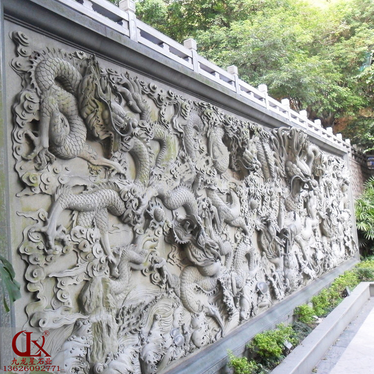     浮雕九龍壁圖片的龍是有九條的，這個也是古時候的人們的一種考究，九為至尊，所以龍的條數(shù)是這個九條，可是呢，關(guān)于這個浮雕來說，這每個龍都是不一樣的，也各自含有不同的寓意，總歸，浮雕九龍壁的含義在這里就體現(xiàn)的很明顯了。石雕文化在歷史中游歷，一如空谷幽蘭，沒有濃郁的香味，卻依然耐得住永久的欣賞。  浮雕九龍壁圖片的美好寓意浮雕九龍壁圖片的美好寓意      自古以來，龍圖騰都是皇家的專屬，以往的石雕九龍壁都需要在皇家審批之后才能夠制作，民間是無法制作的，而這也導(dǎo)致了只要是有九龍壁的修建，基本上其位置都很高，而現(xiàn)代修建也是借取這一點，從而能夠有效地提高自己的位置與檔次，給人們更為尊貴的風(fēng)格。 浮雕九龍壁圖片的美好寓意浮雕九龍壁圖片的美好寓意     石雕九龍壁是一種十分威風(fēng)，一起也是風(fēng)格十分明顯的修建裝修物，運用這樣的裝修固然是能夠帶來大量的吸引力，立馬得到人們的關(guān)注，可是另外也帶來了一個問題，那就是假如不注意的話，很有或許這個九龍壁與周邊環(huán)境壓根沒辦法完美地融合在一起，顯得十分地突兀，那整體就不怎么漂亮了。假如想要讓九龍壁有著更好的裝修效果，那么我們一定要注意好它與環(huán)境的結(jié)合。 浮雕九龍壁圖片的美好寓意     經(jīng)過寺院浮雕九龍壁圖片能夠看出其選用的是深浮雕雕琢技能，在石料上進行雕琢，不僅難度比較大，而且對寺院浮雕九龍壁雕琢的精度也有很高的要求。這每一刀下去都要穩(wěn)準狠，要能夠把每一條龍的形體神態(tài)都刻畫到位，這是十分不容易的一件事?？墒墙?jīng)過工人們熟練的方法，能夠把龍這個充溢靈動的生物體現(xiàn)在硬硬的石頭上，這充溢著一種有氣魄的美感。